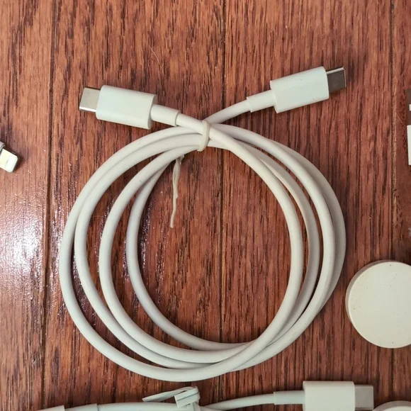 Apple Earbuds USB Cables & Apple Watch Chargers - Picture 4 of 7